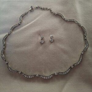Vintage NWT NIB Avon scalloped sterling silver rhinestone necklace/earring set